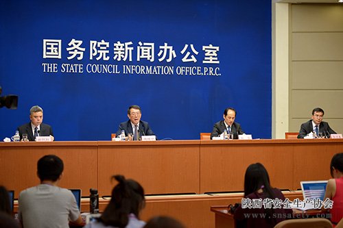 杨焕宁出席国务院新闻办公室新闻发布会